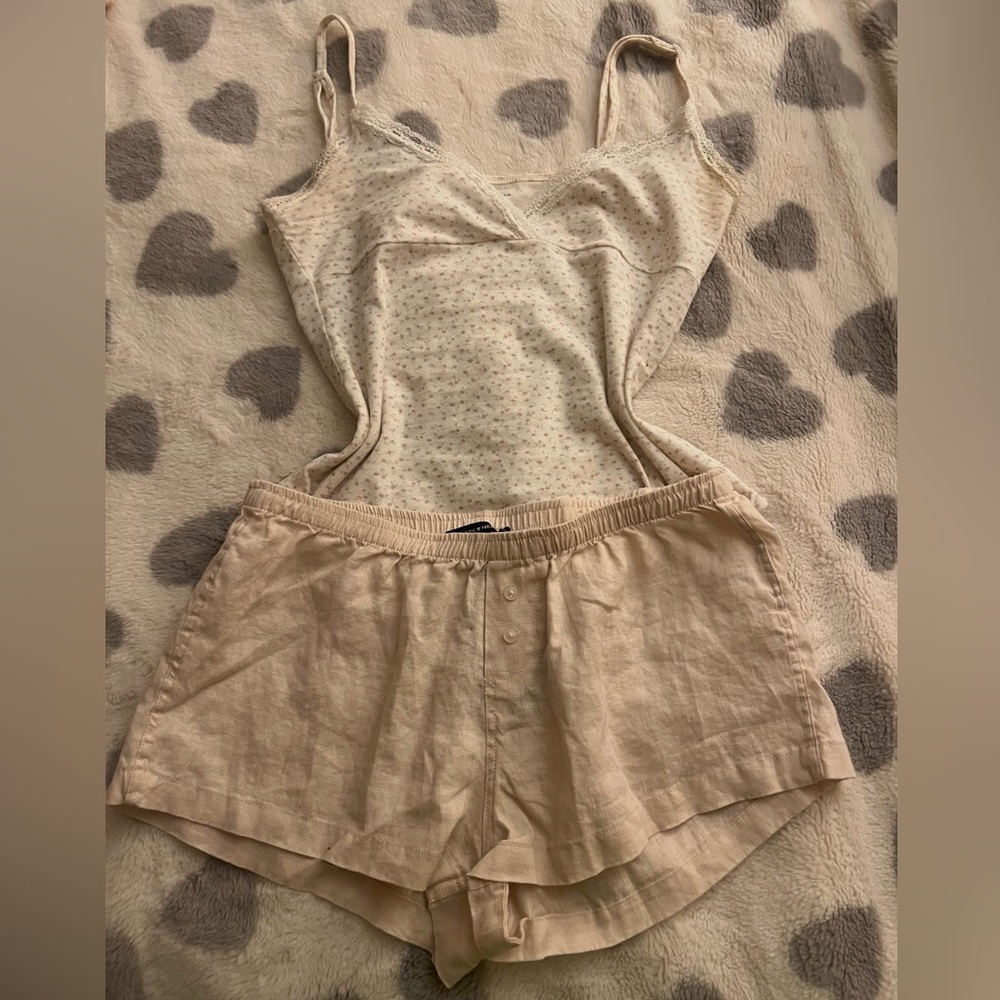 Brandy Melville cream / very light pink shorts 🤍
